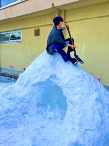 大雪かきの際にかまくらづくり